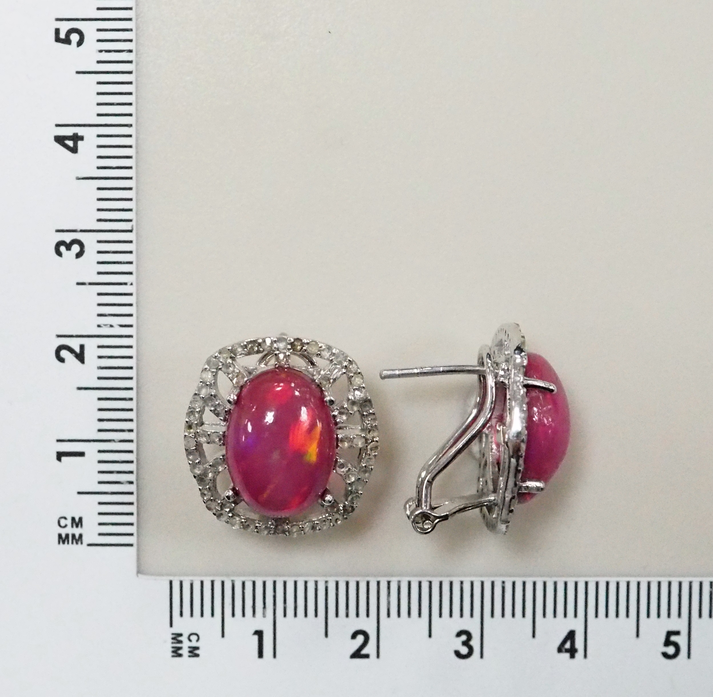 Серебряные серьги 925 пробы; вставки 2 Опал роз. 8,01ct; 126 Бр.Кр-17 0,69ct 2/5;